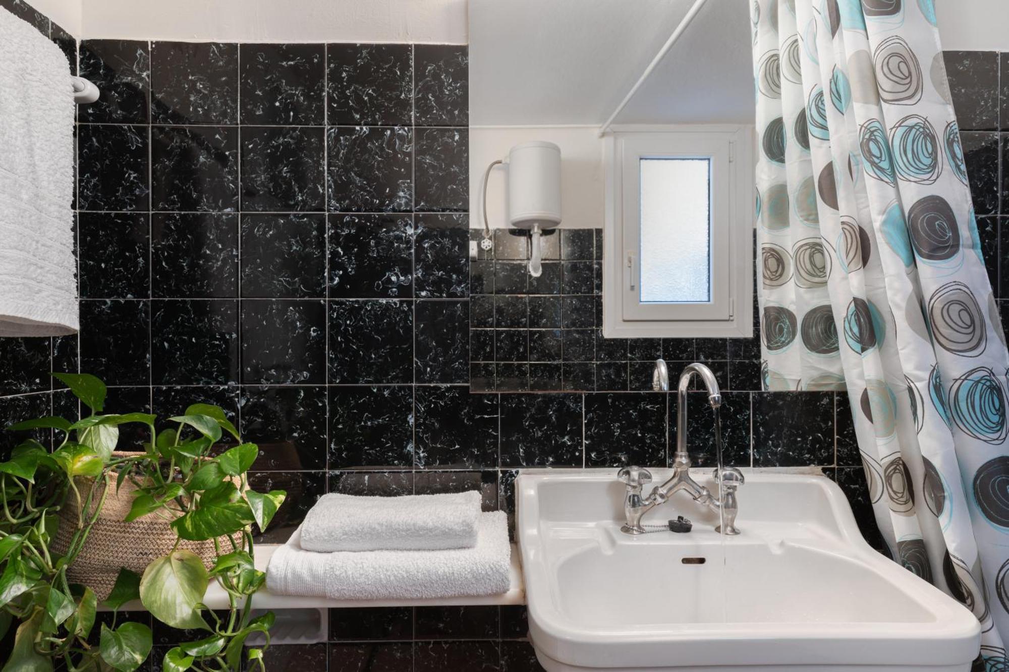 Lovely Apartment In Exarcheia Atenas Exterior foto